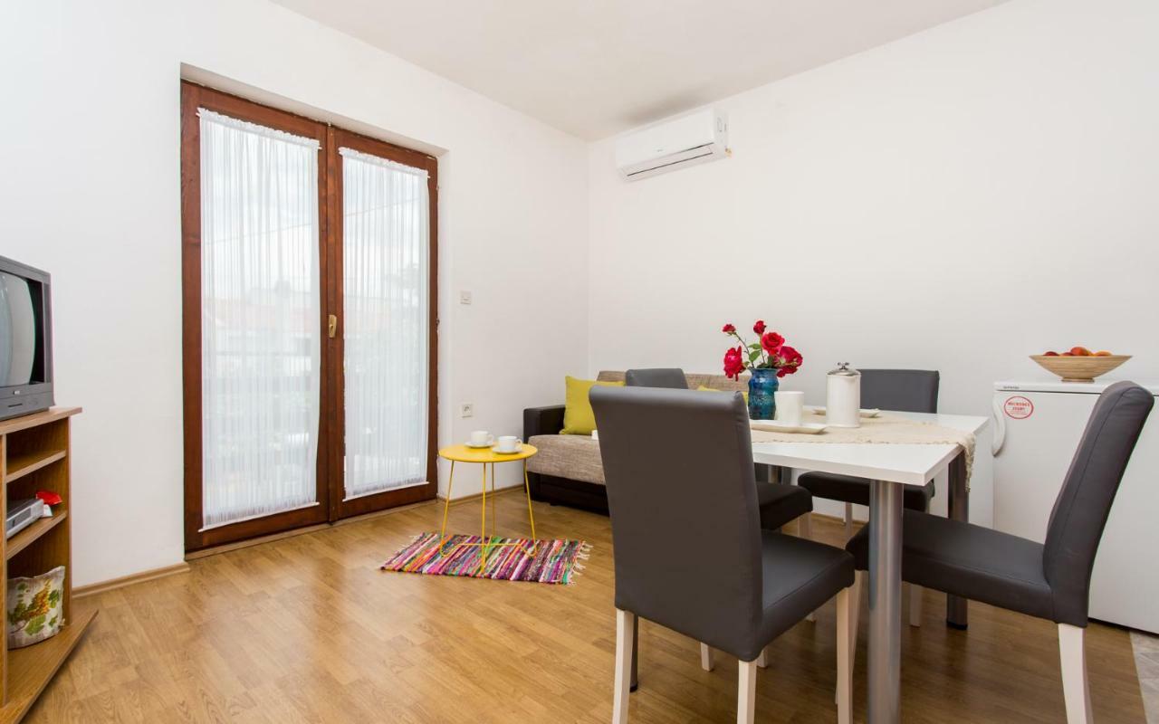 Apartman Broznic ชิโล ภายนอก รูปภาพ